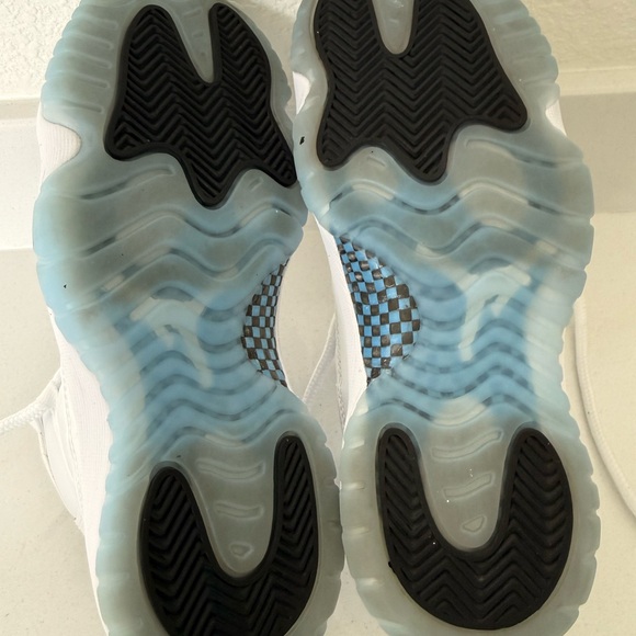 Aid Jordan Retro 11 Youth White and Blue Sneakers - Size 5 - Picture 5 of 10